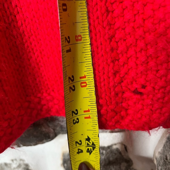 SOLD—-VINTAGE hand knit sweater - Picture 7 of 7